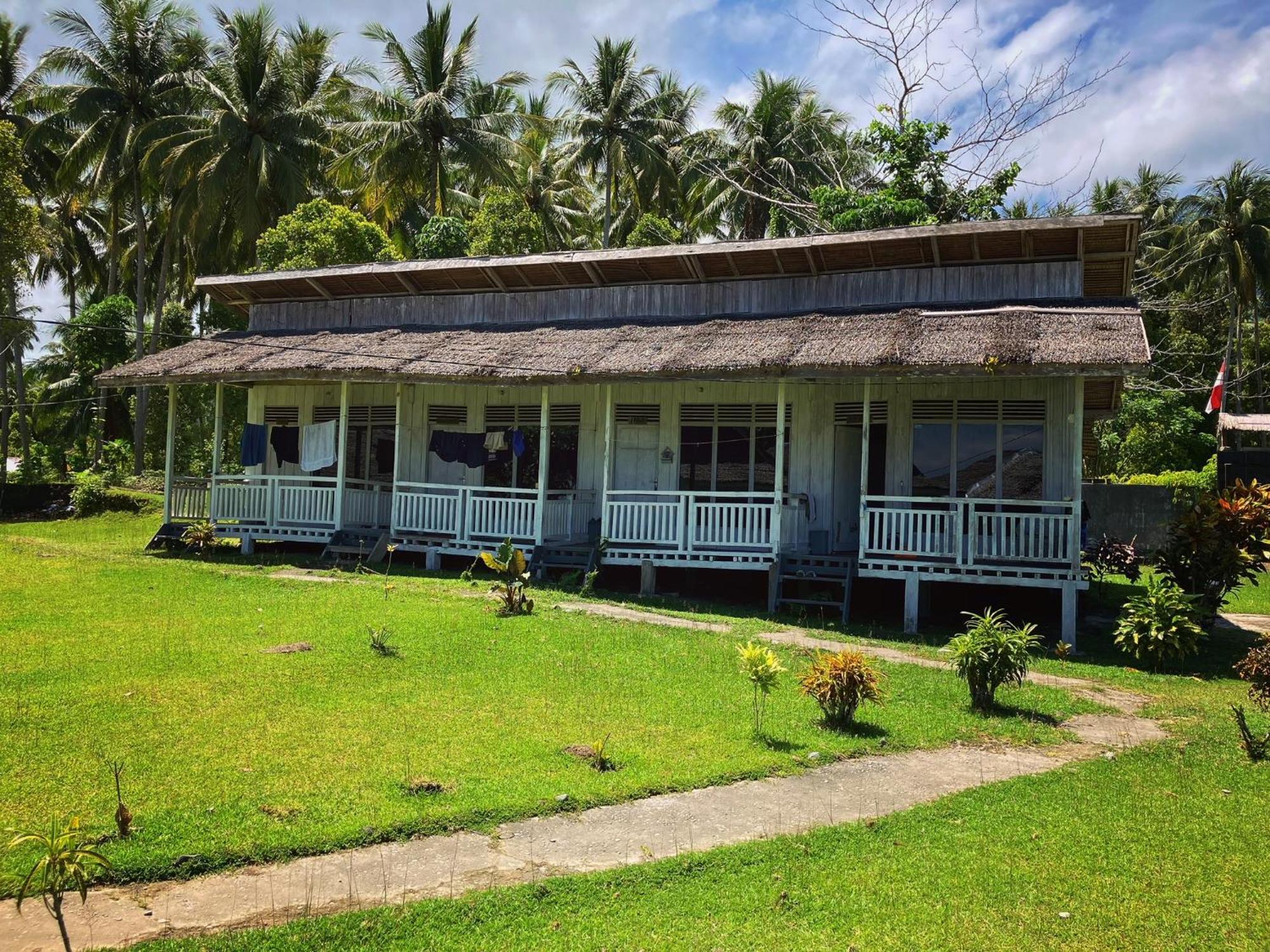 Pristine Paradise Dive Resort - Togean Islands, Una Una Pulau Unauna Экстерьер фото