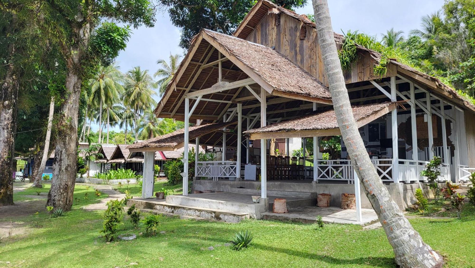 Pristine Paradise Dive Resort - Togean Islands, Una Una Pulau Unauna Экстерьер фото